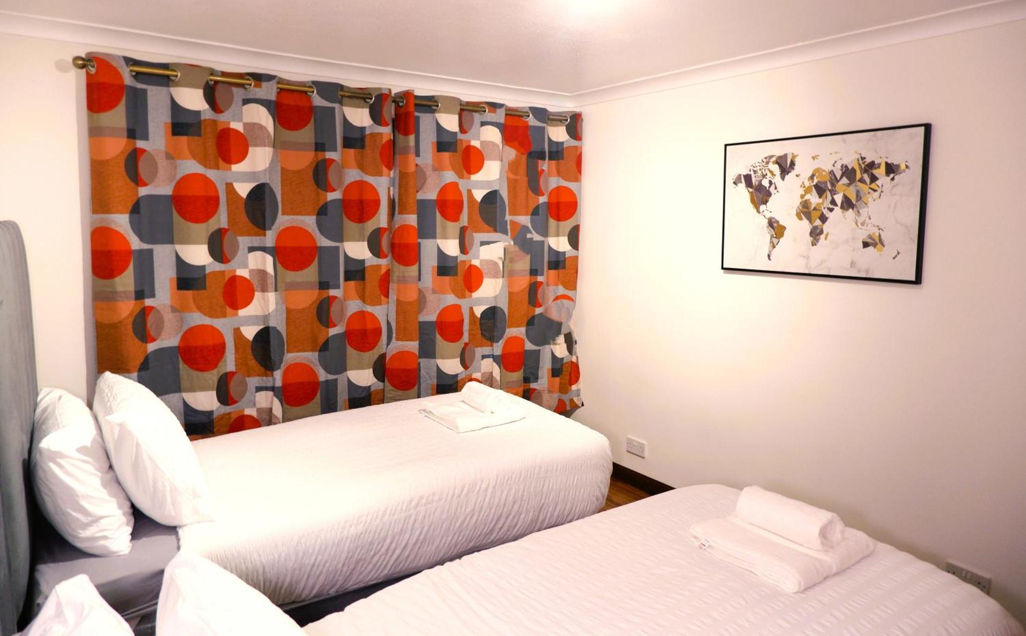 Dundridge Home - Morden Urban Living - Sleeps Up To 9 Guests & Private Parking For 2 Vehicles Бристол Екстериор снимка