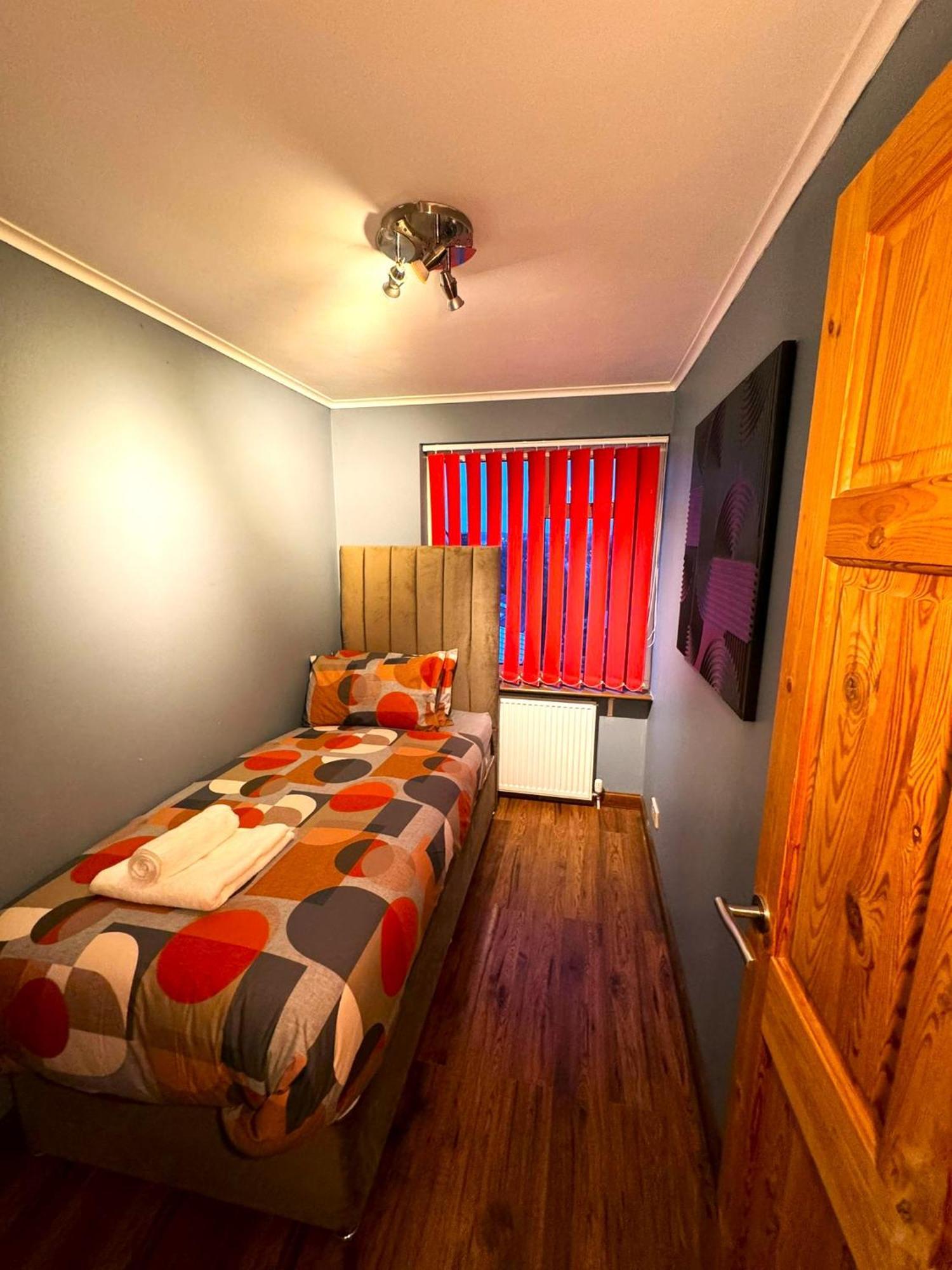 Dundridge Home - Morden Urban Living - Sleeps Up To 9 Guests & Private Parking For 2 Vehicles Бристол Екстериор снимка