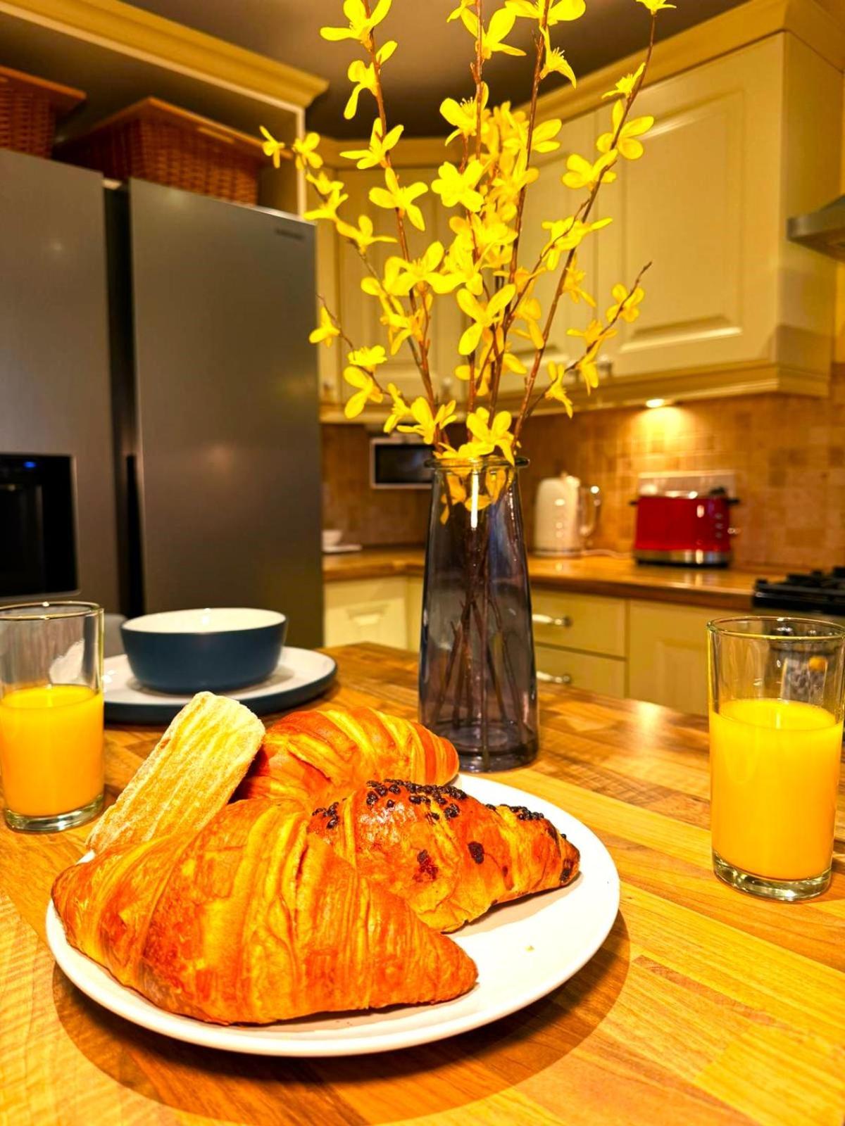 Dundridge Home - Morden Urban Living - Sleeps Up To 9 Guests & Private Parking For 2 Vehicles Бристол Екстериор снимка