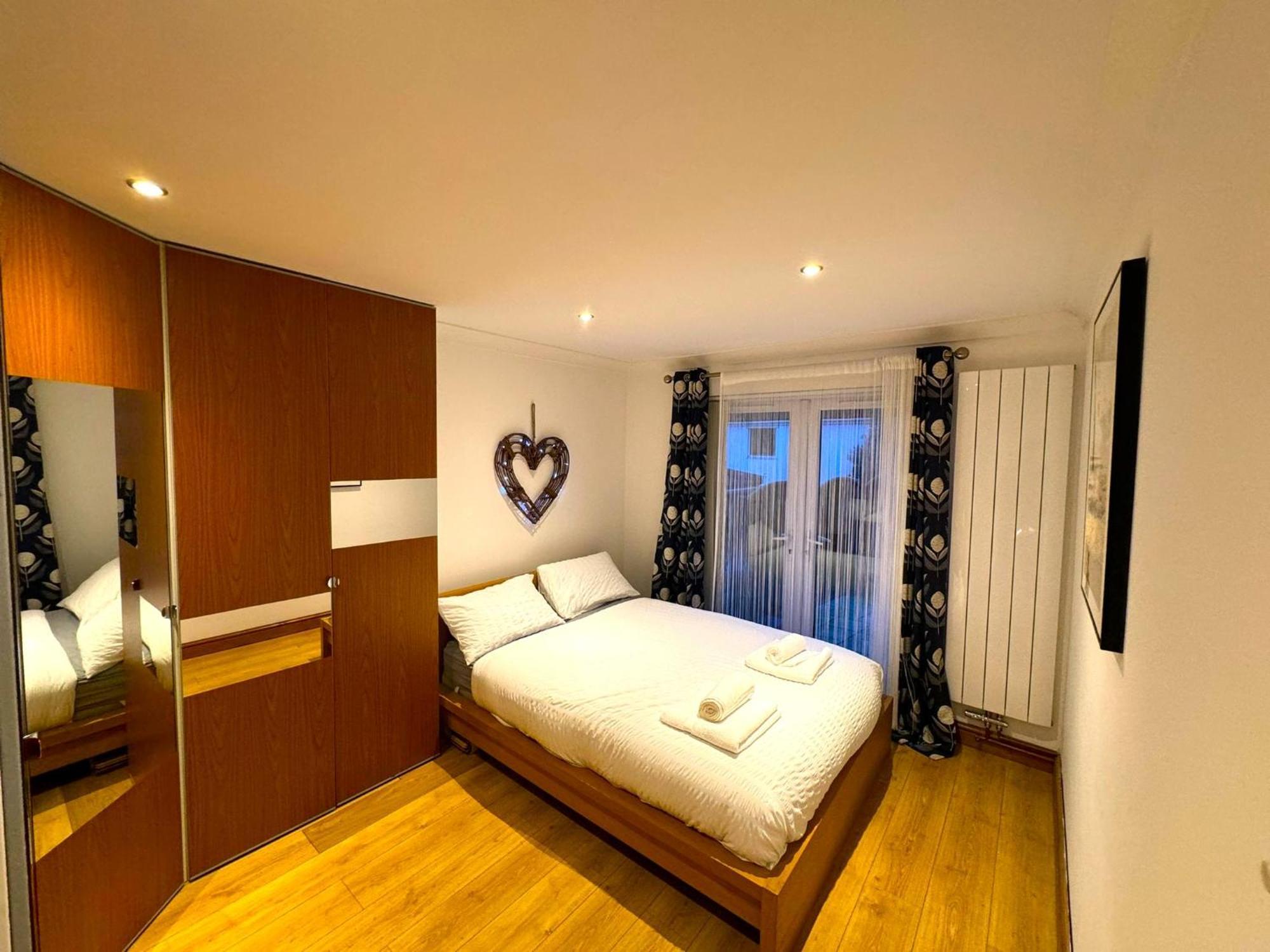 Dundridge Home - Morden Urban Living - Sleeps Up To 9 Guests & Private Parking For 2 Vehicles Бристол Екстериор снимка